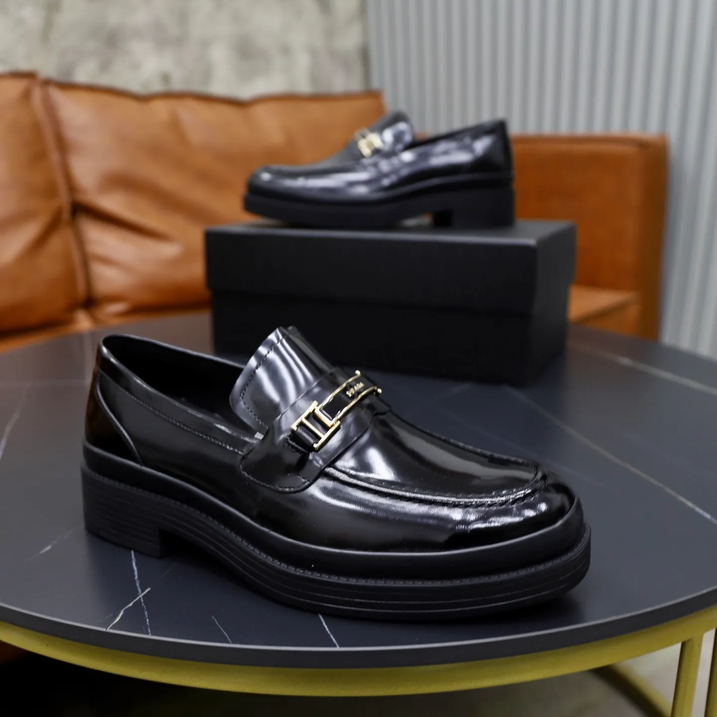 Men's shoes: 540💰🙅‍♂️🙅‍♂️🙅‍♂️ Brand: PRADA Standard code: Men's code 38-44 (45 can be customized) Grade: Same style as the official website Original order quality Material: Original cowhide surface Comfortable sheepskin lining Original outsole Style category: Men's fashionable casual leather shoes Distinguished big-name luxury elements Top luxury Color: actual picture color